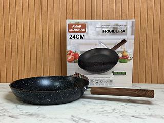 FRIGIDEIRA COM CABO DE MADEIRA 24CM