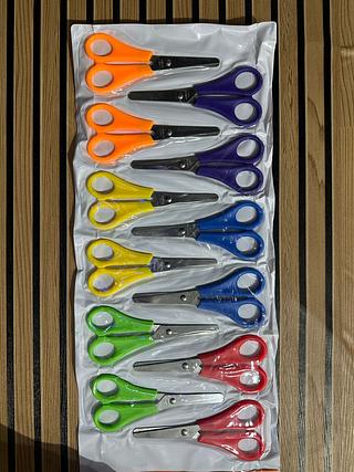 KIT COM 12 TESOURAS COLORIDAS