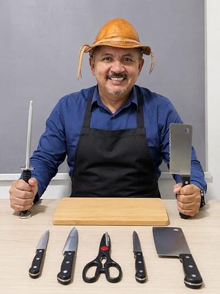 CONJUNTO DE FACA E AFIADOR DE COZINHA 8 PEÇAS