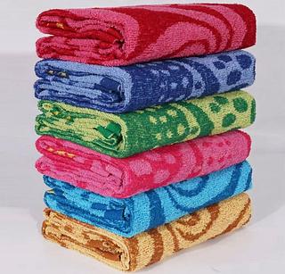 TOALHA DE BANHO COM DETALHES EM RENDA